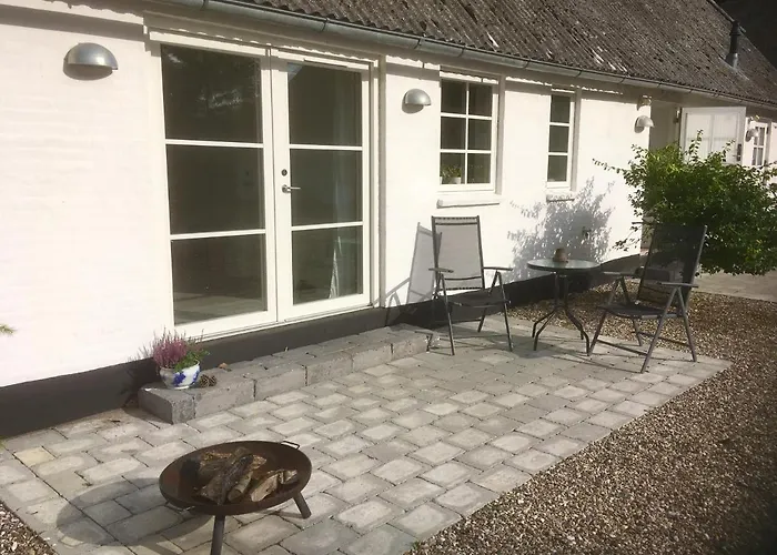 Kroghøjgård Bed & Breakfast 4*